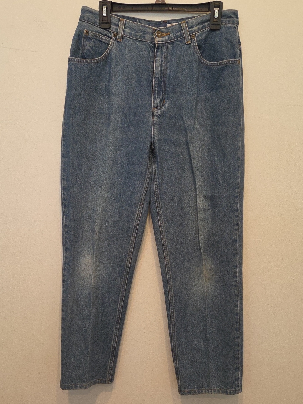 Liz Claiborne Straight-Leg Jeans in Medium Blue Wash